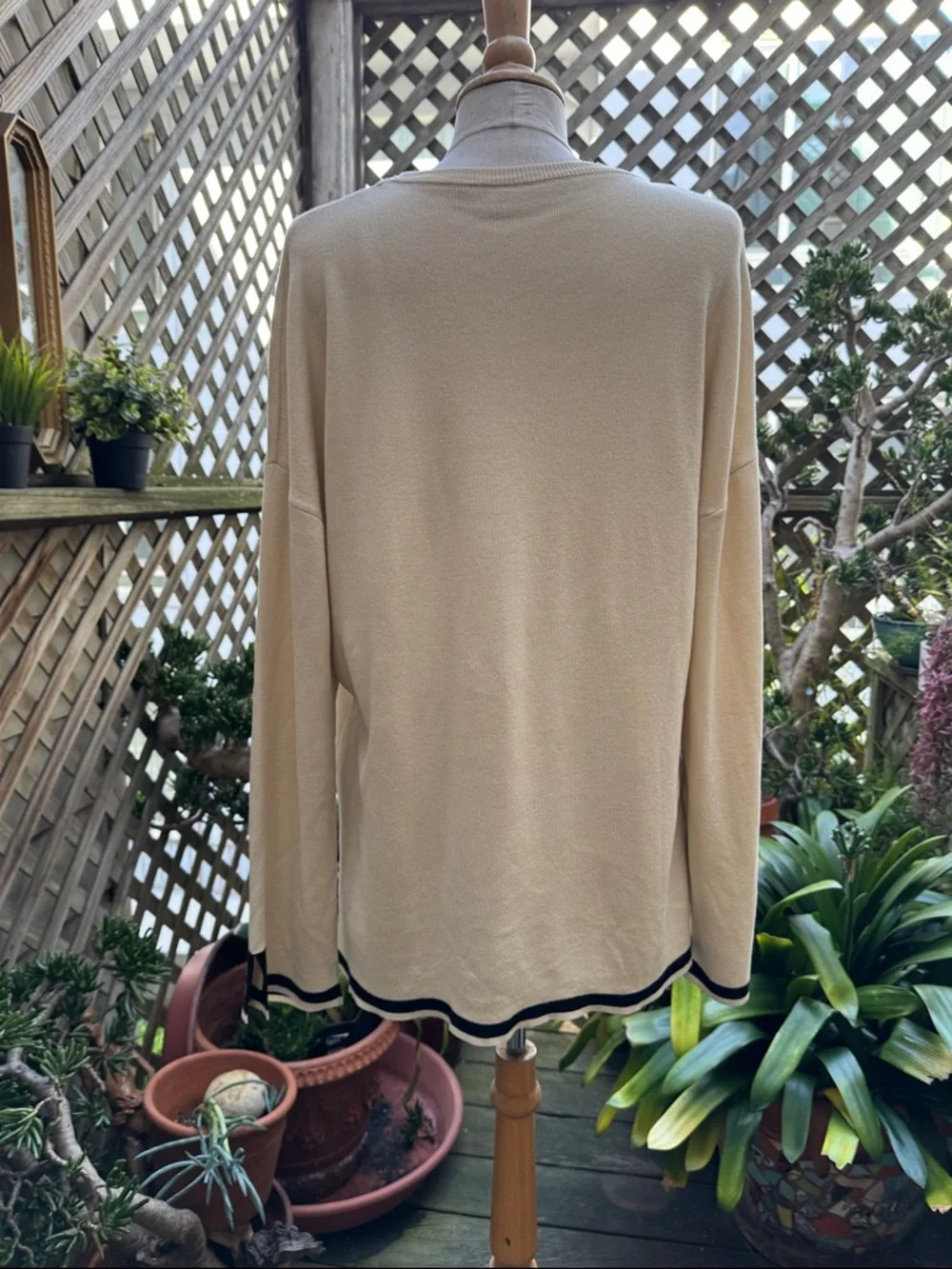 Cream Long-Sleeve Knit Sweater with Black Trim - Women's XL. Hi-Lo. - Picture 3 of 10
